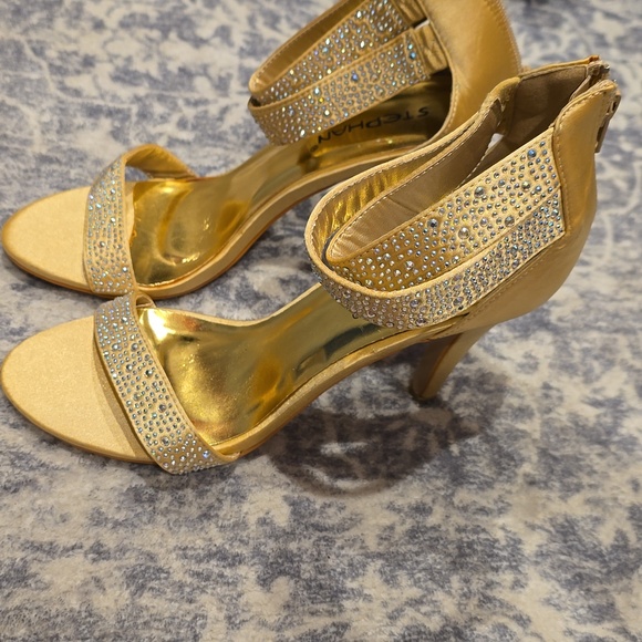 New with Tags heels - Picture 3 of 4